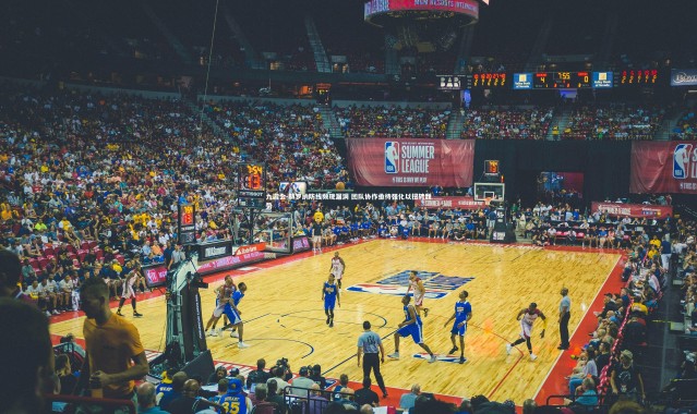 九游会-赫罗纳防线频现漏洞 团队协作亟待强化以扭转颓势